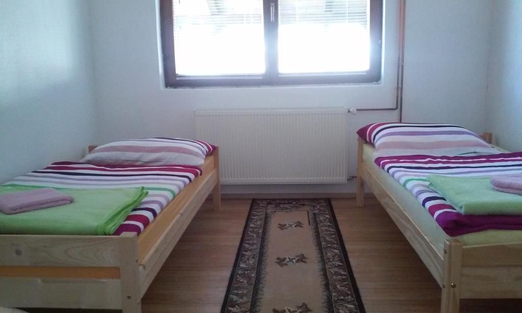Apartment Laura Gracac  ภายนอก รูปภาพ