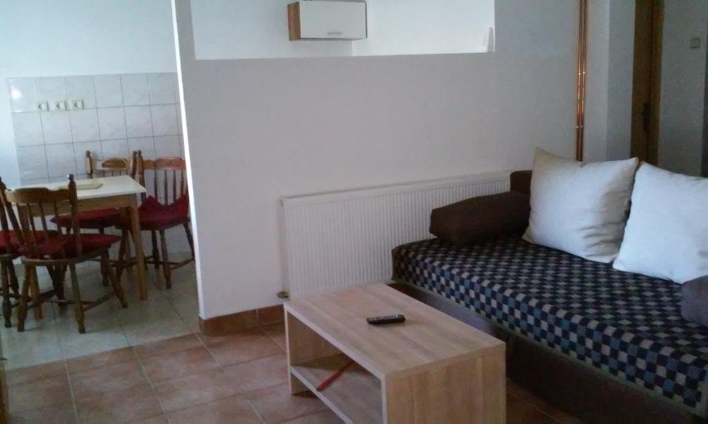 Apartment Laura Gracac  ภายนอก รูปภาพ